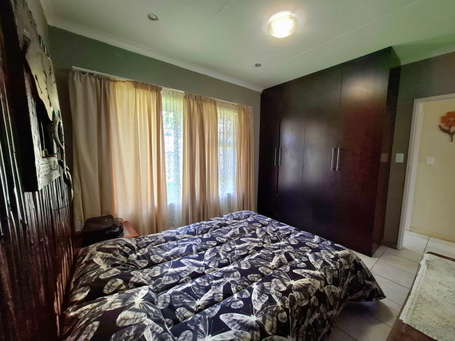 6 Bedroom Property for Sale in Gonubie Eastern Cape